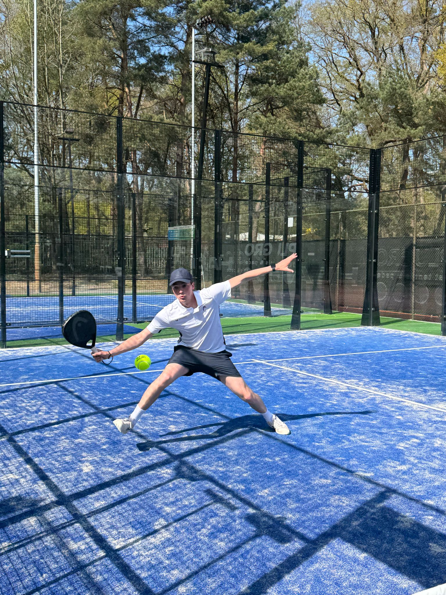 Padelclinic voor spelers met enige ervaring om geld op te halen voor Alzheimer Nederland