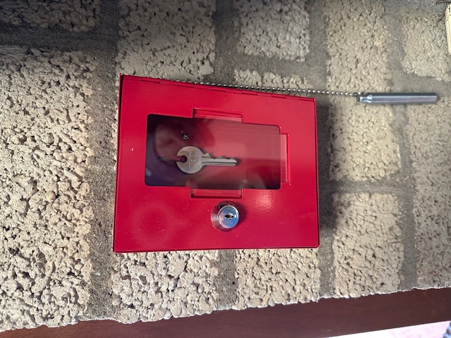 Sleutelkastje met sleutel van hoofdpoort